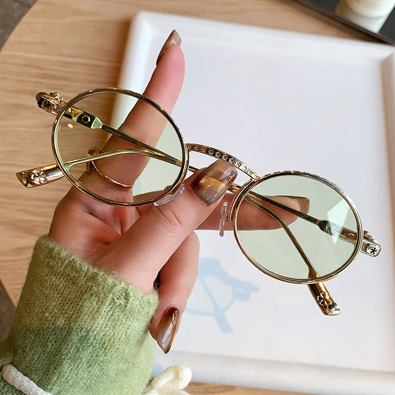 Dame Elegant solbrille med filigran detaljer Luvikno