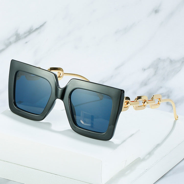 Dame cat-eye solbriller med luksuriøs design og kjedeinnramming Luvikno