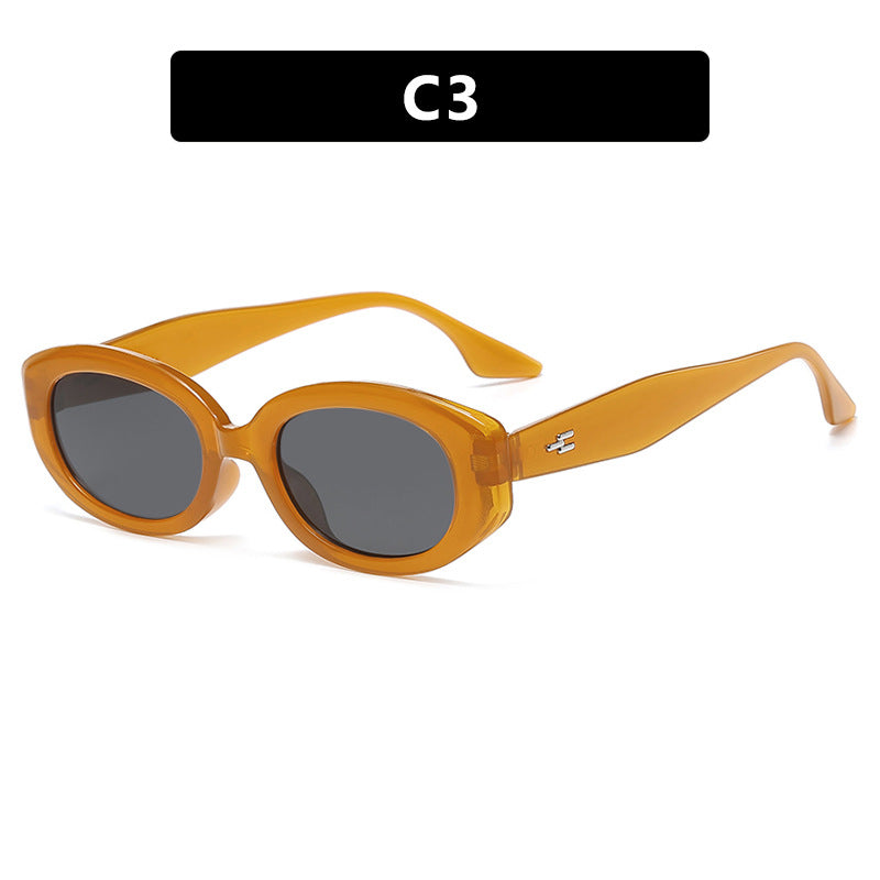 Dame moteriktig solbrille i stilfullt retro-design Luvikno