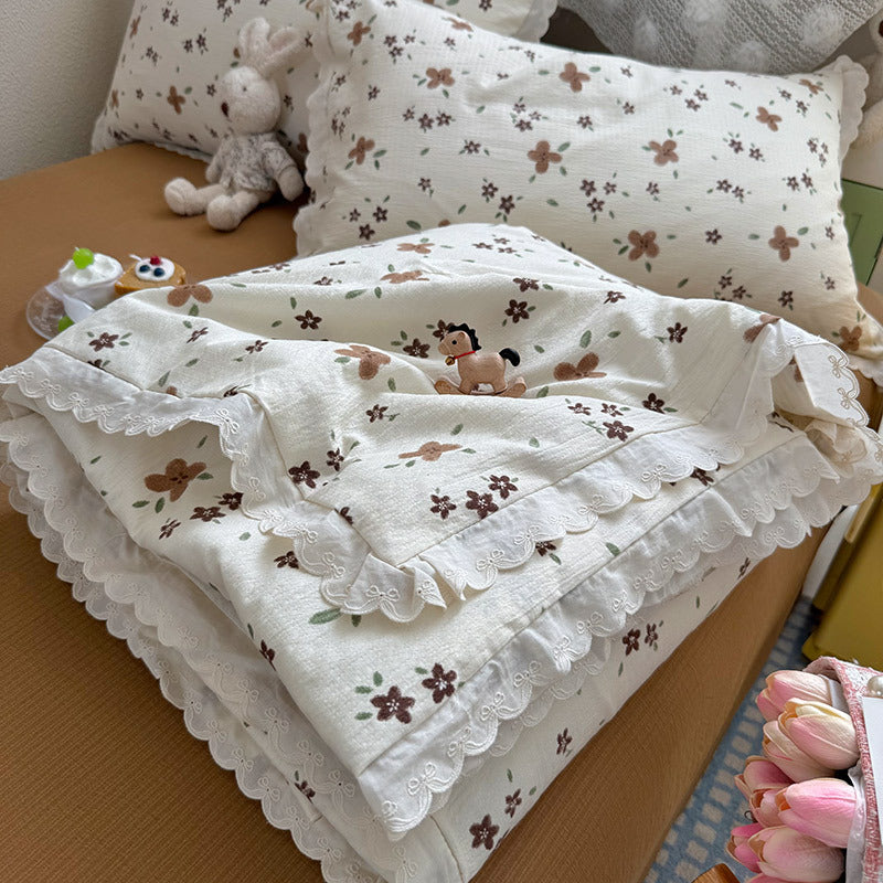Dame Koselig Dagsdeke med lekent blomsterdesign Luvikno