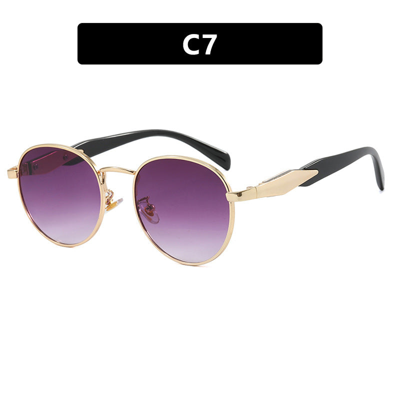 Dame rund solbrille med elegant, gyllen ramme og UV-beskyttelse Luvikno