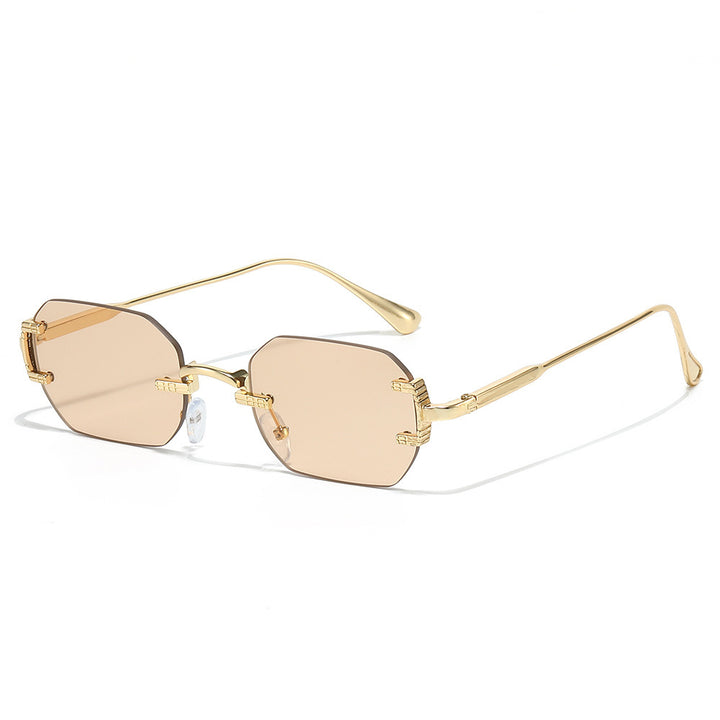 Dame moteriktig solbrille i elegant geografisk stil Luvikno