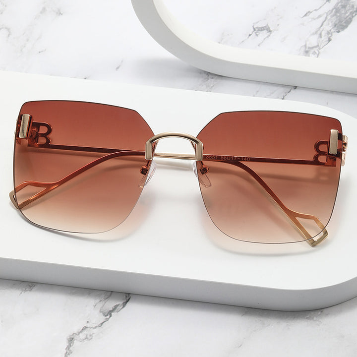 Dame elegant firkantet solbrille med gullfarget metalramme Luvikno