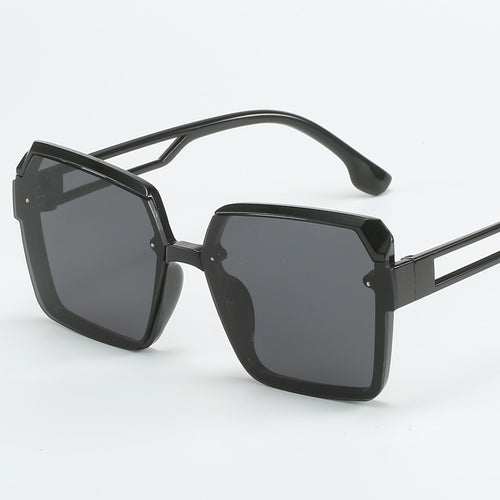 Dame moteriktig kvadratisk solbrille med filigran design Luvikno