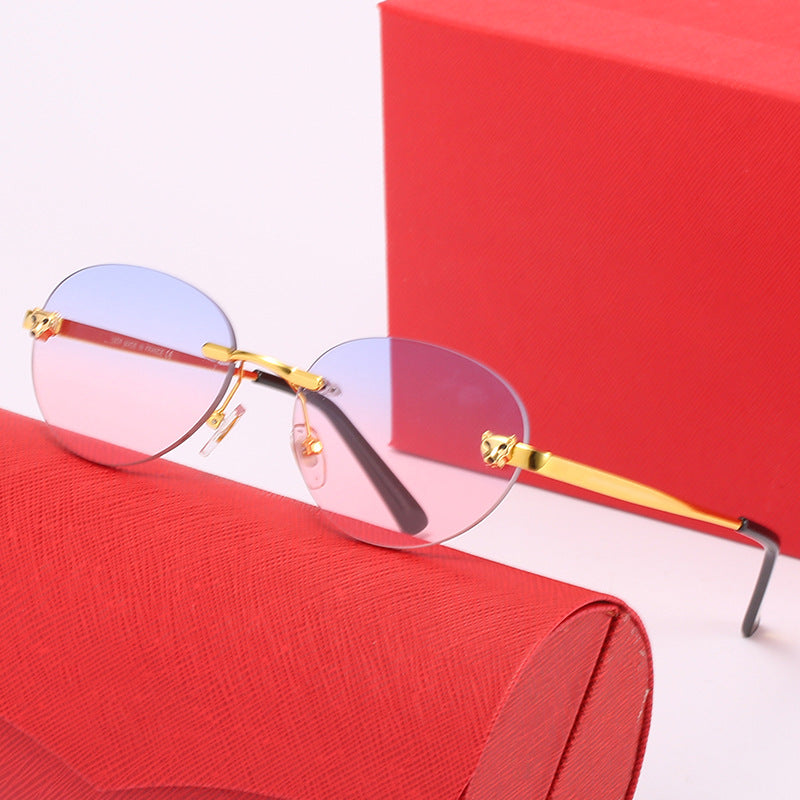 Dame oval solbrille med luksuriøse metalliske aksenter Luvikno