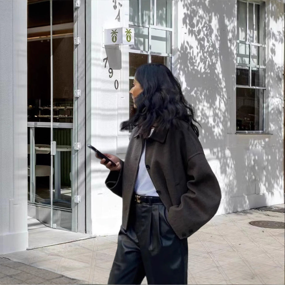 Naisten pehmeä villatakki nappikiinnityksellä Luvik