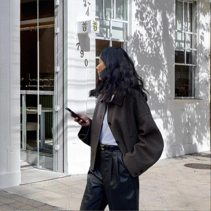 Naisten pehmeä villatakki nappikiinnityksellä Luvik