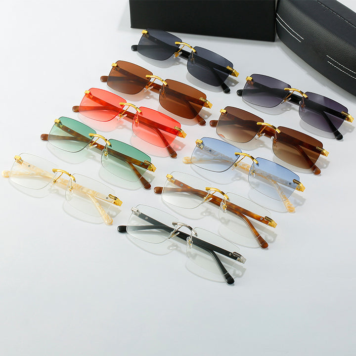 Dame moteriktig solbrille med stilren, firkantet ramme og elegante metallkanter Luvikno