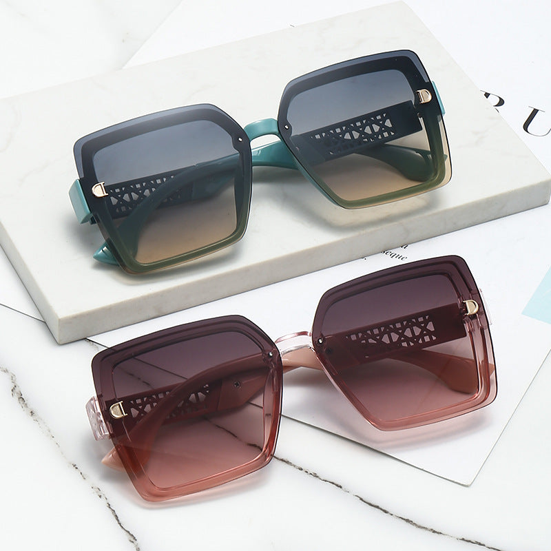 Dame moteriktig firkantet solbrille med robust ramme og UV-beskyttelse Luvikno