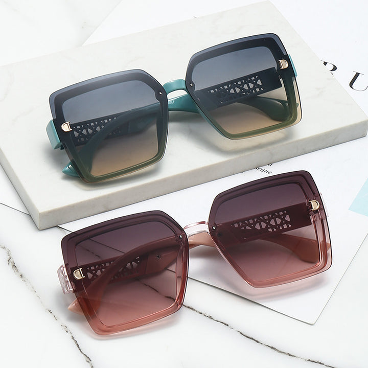 Dame moteriktig firkantet solbrille med robust ramme og UV-beskyttelse Luvikno