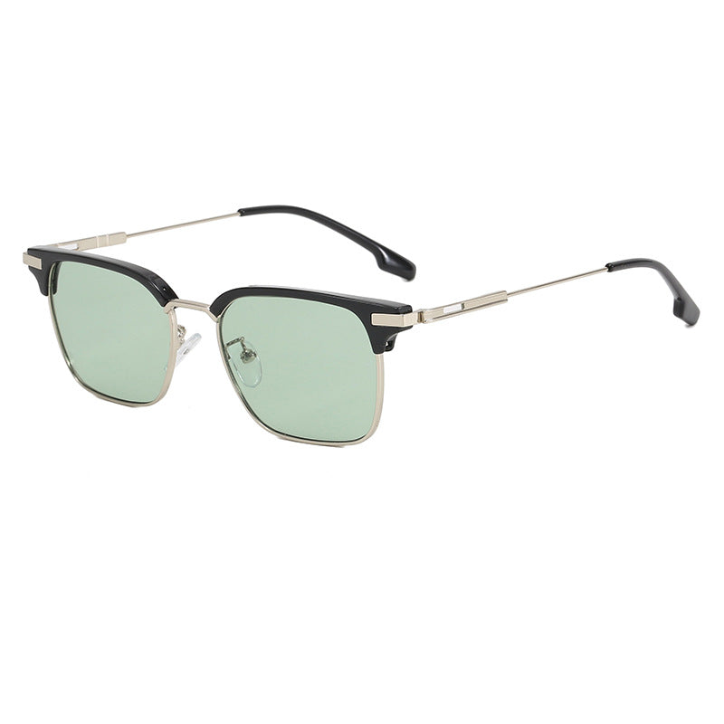 Dame kvadratisk solbrille med lett metallramme og brede stenger Luvikno