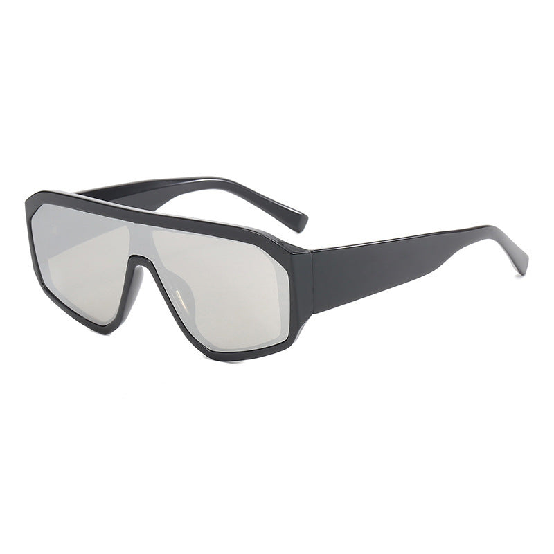 Dame oversized solbrille i moderne design med bred ramme Luvikno