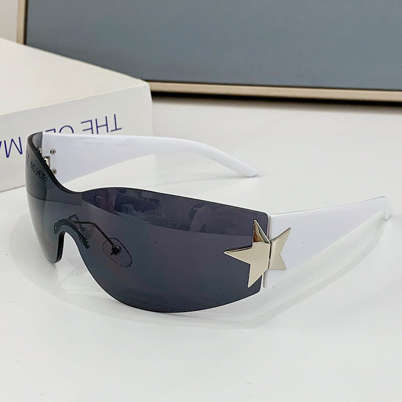 Dame moteriktig solbrille med kunstnerisk stjerneakcent Luvikno