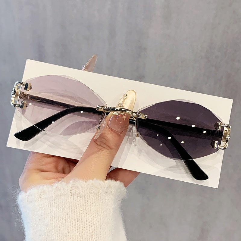 Dame futuristisk solbrille med iøynefallende heksagonalramme og høykvalitets glitrende aksenter Luvikno