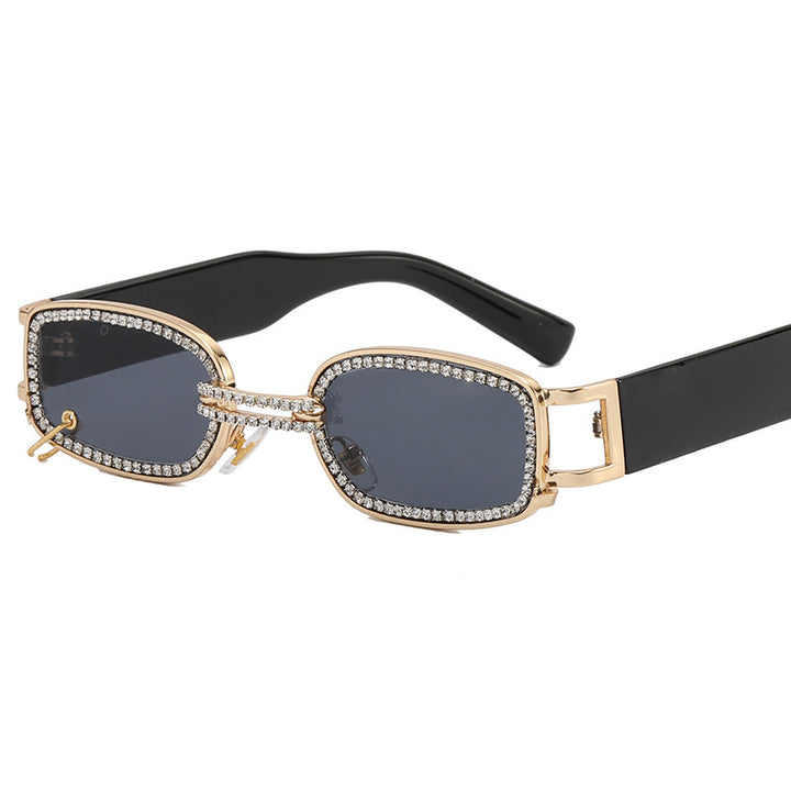 Dame moteriktig solbrille med glitrende krystalramme Luvikno