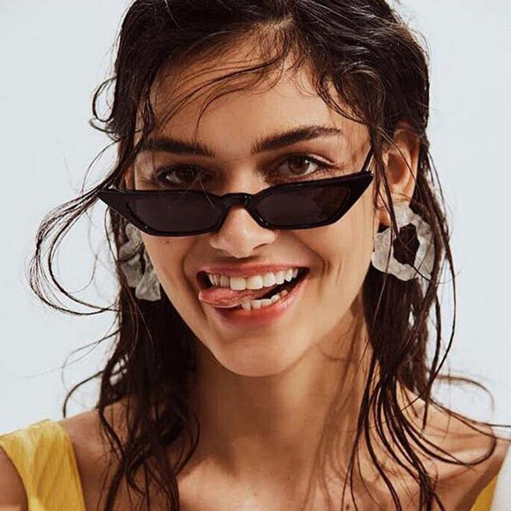 Dame geometrisk solbrille i trendy skjolddesign Luvikno