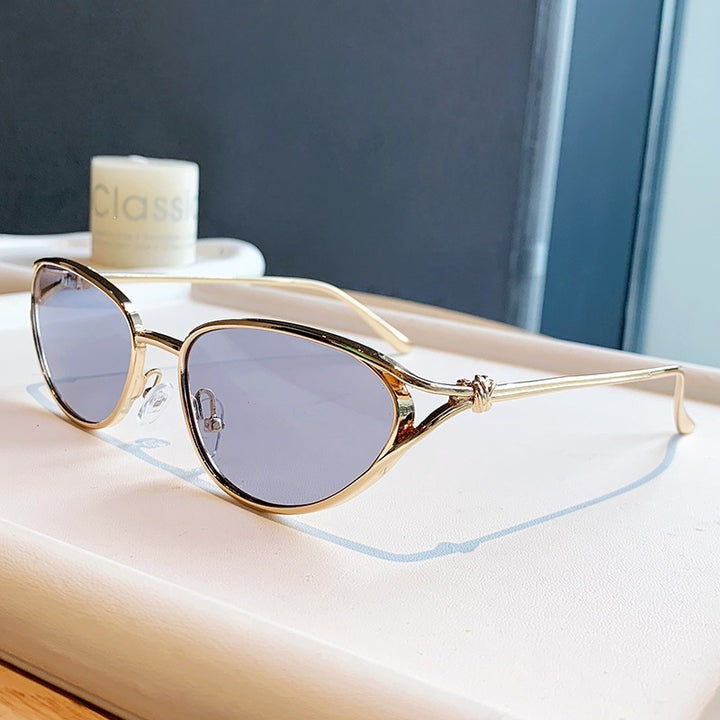 Dame Cat-Eye solbriller med elegant gullramme og polarisert glass Luvikno