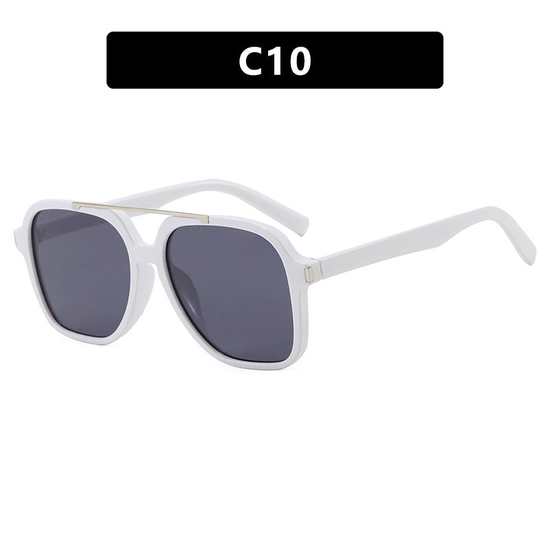 Dame kvadratisk solbrille med beskyttende UV-filter og elegant ramme Luvikno