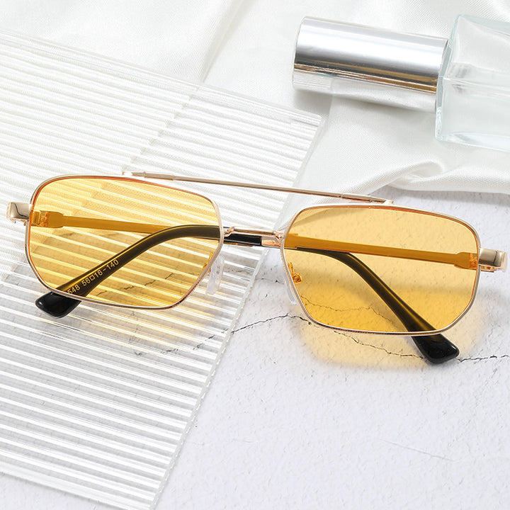 Dame moteriktig geometrisk brille med lett metallramme Luvikno