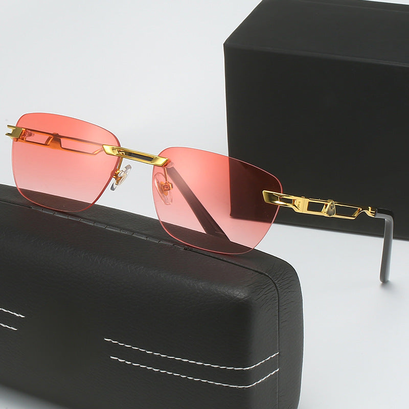 Dame Designer solbrille med elegant metallramme Luvikno