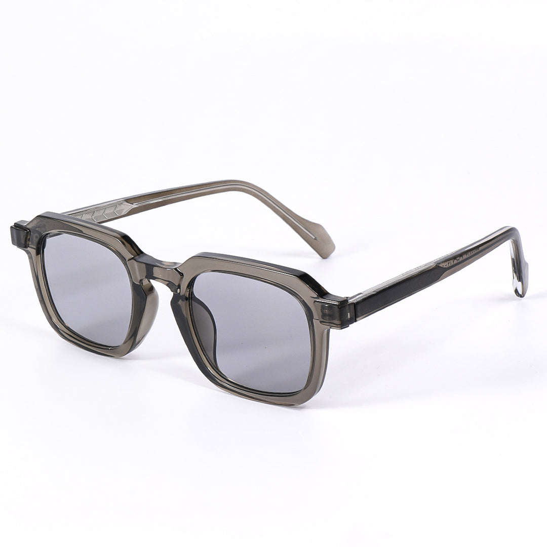 Dame moteriktig solbrille i elegant, kantet design Luvikno