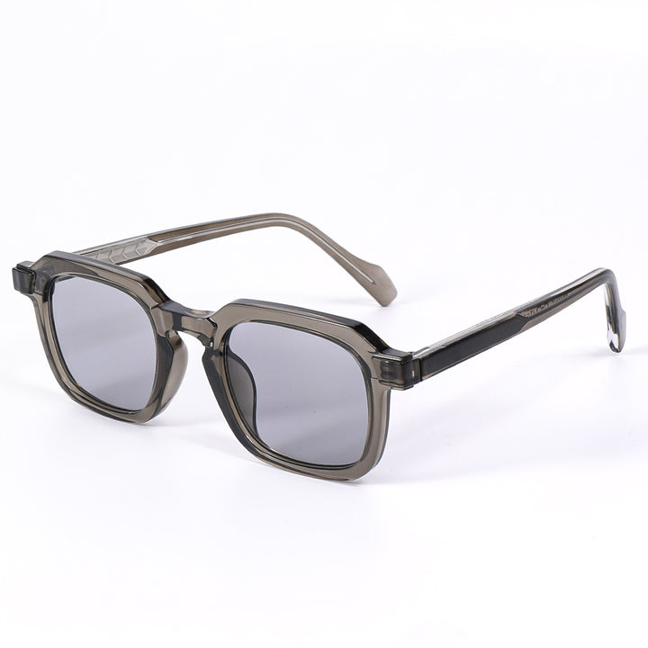 Dame moteriktig solbrille i elegant, kantet design Luvikno