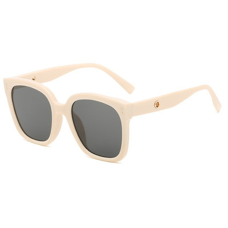 Dame moteriktig solbrille i trendy design Luvikno