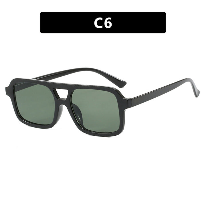Dame moteriktig kvadratisk solbrille laget av transparent plast Luvikno