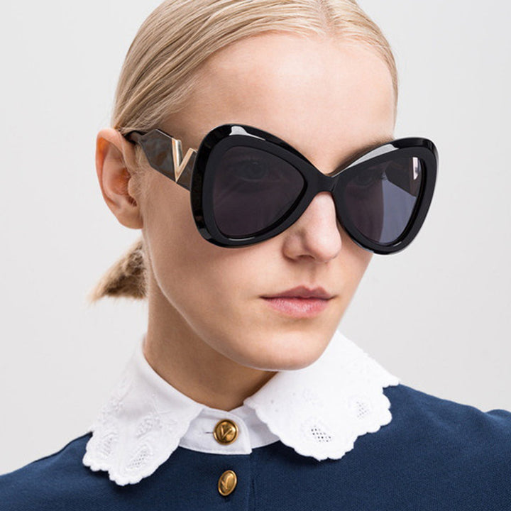 Dame cat-eye solbriller med luksuriøs ramme og speilende glass Luvikno