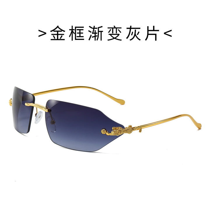 Dame Motefull solbrille med elegant ramme og eksklusive detaljer Luvikno