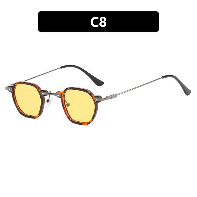 Dame moteriktig solbrille i elegant design med sekskantet ramme Luvikno