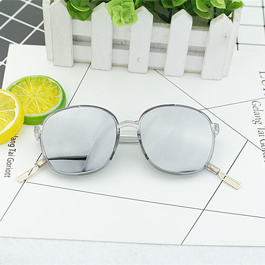 Dame moteriktig kvadratisk solbrille med gjennomsiktig ramme Luvikno