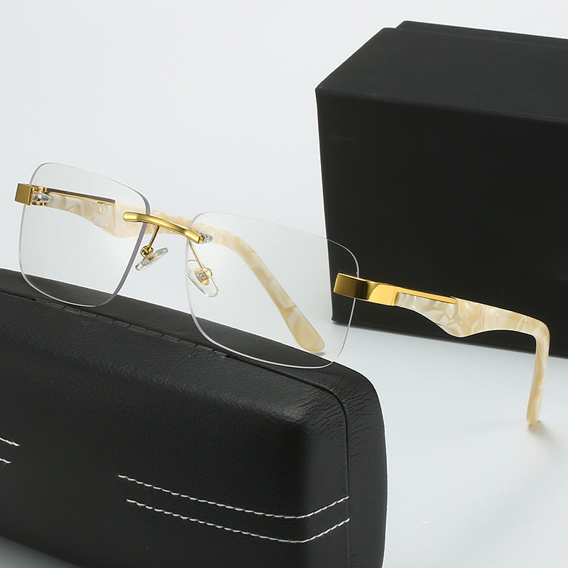 Dame moteriktig halvrammebrille med elegant metall- og plastmix Luvikno