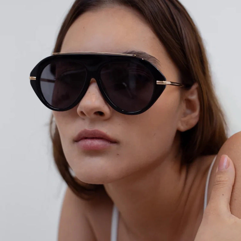 Dame solbrille i elegant heksagon-design Luvikno