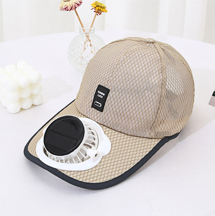 Ventilert baseball cap med integrert solfan i visiret og pustende nett Luvikno