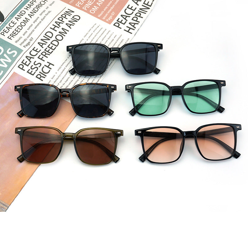 Dame Kvadratisk Solbrille med moderne aksenter Luvikno