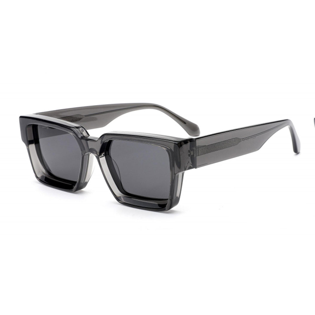 Dame moteriktig solbrille i stilfull design med bred ramme Luvikno