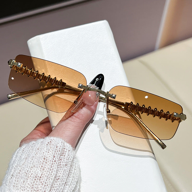 Dame elegant og moteriktig brille Luvikno