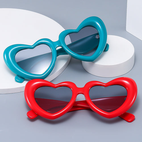 Dame Hjerteformet Solbrille med stilfull innramming Luvikno