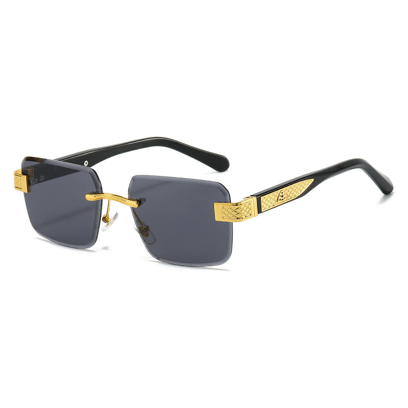 Damer elegant solbrille med luksuriøs, glitrende ramme Luvikno