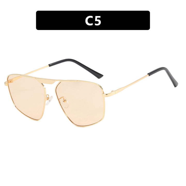 Dame solbrille i moderne, geometrisk design med robust metallramme Luvikno