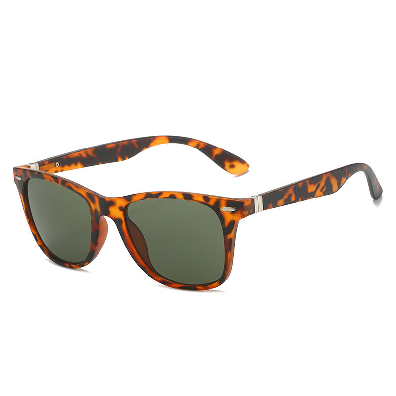 Dame moteriktig solbrille med beskyttende UV-beskyttelse og trendy design Luvikno
