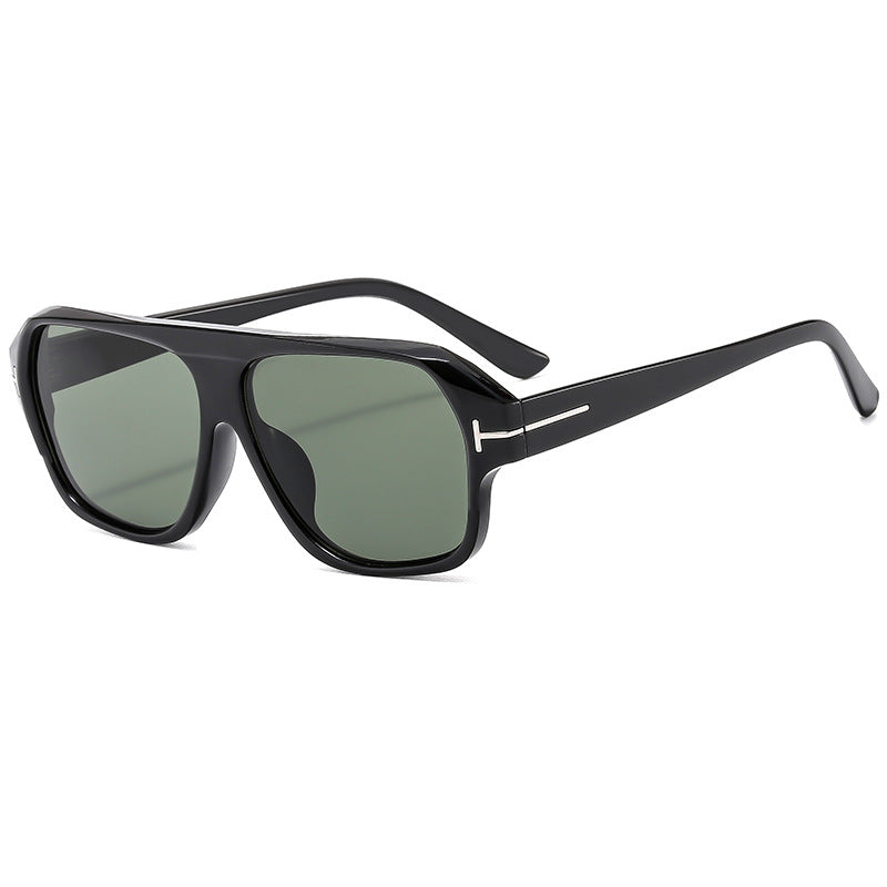 Dame modische solbrille med markant geometri og brune glass Luvikno