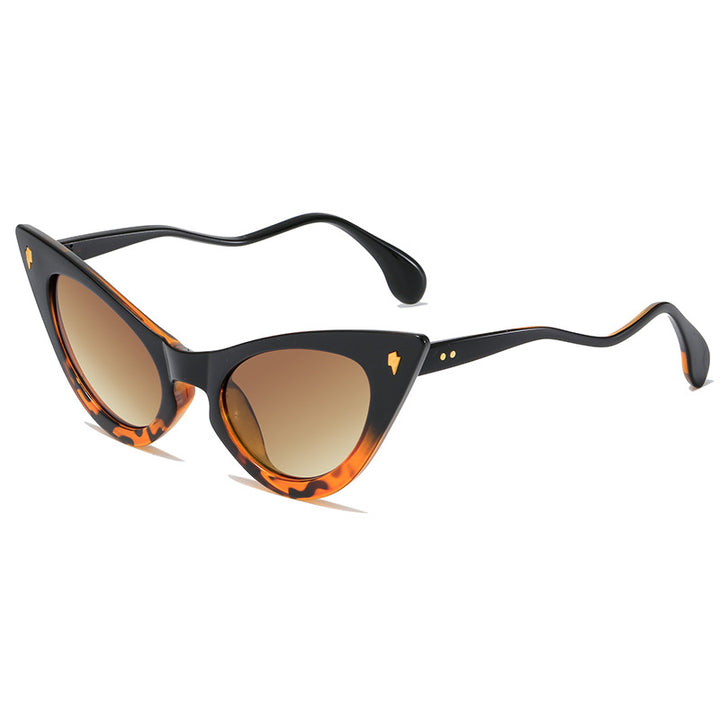 Dame Cat-Eye solbriller med speilte linser og elegant detalj Luvikno