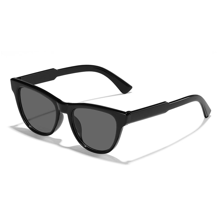 Damer moteriktige solbriller i elegant transparent design Luvikno