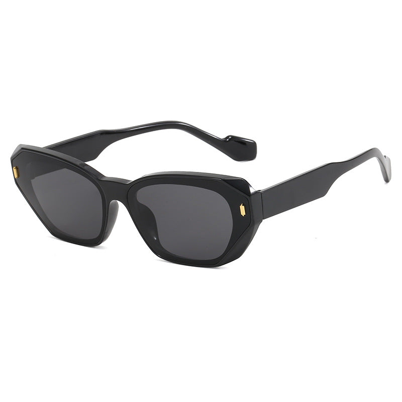 Dame geometrisk designer solbrille med markant ramme Luvikno