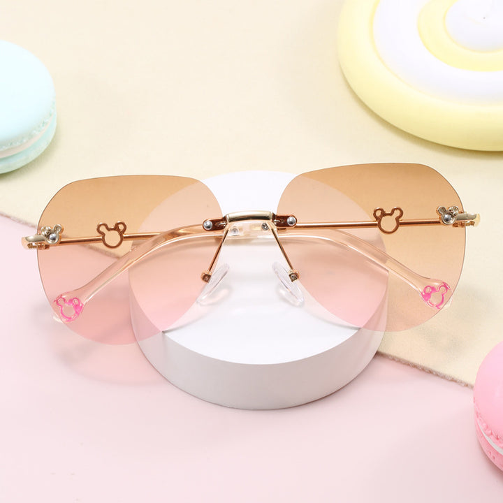 Dame lett geometrisk solbrille med unik ramme og speilede glass Luvikno