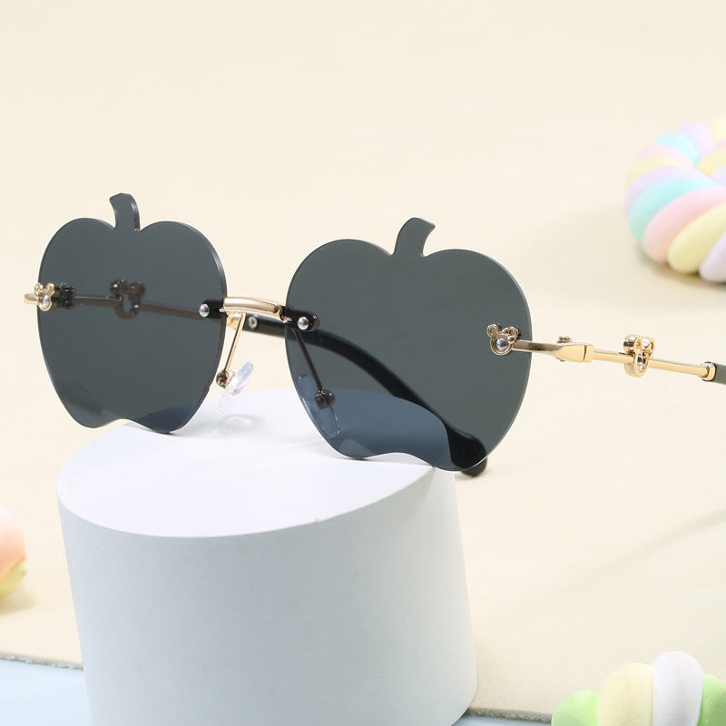 Dame solbrille i unikt epledesign Luvikno
