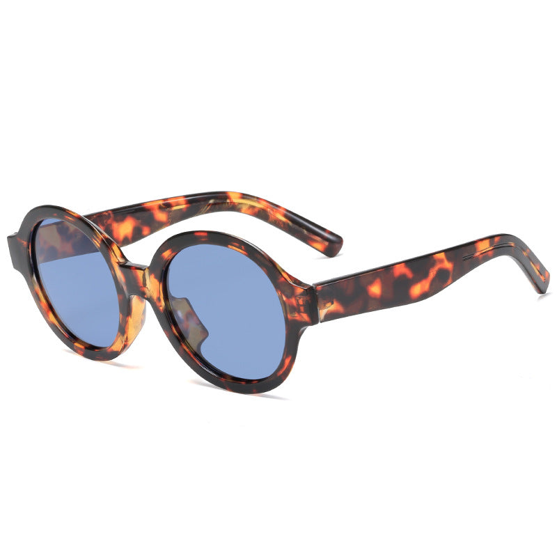 Dame moteriktig solbrille i stilfullt rundt design Luvikno