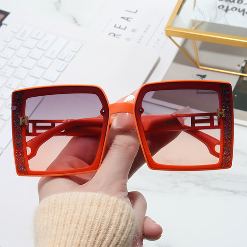 Dame trendy solbrille med ekstravagant, rektangulær ramme Luvikno